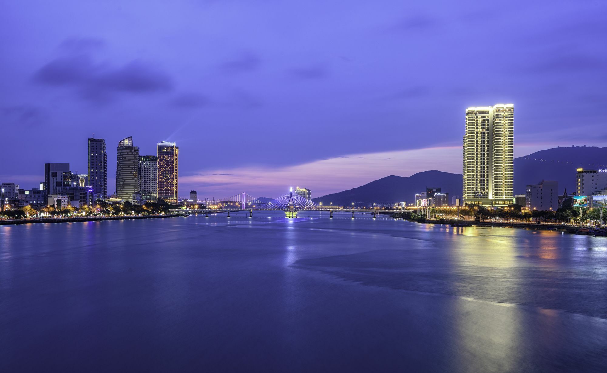 Melia Vinpearl Riverfront Da Nang