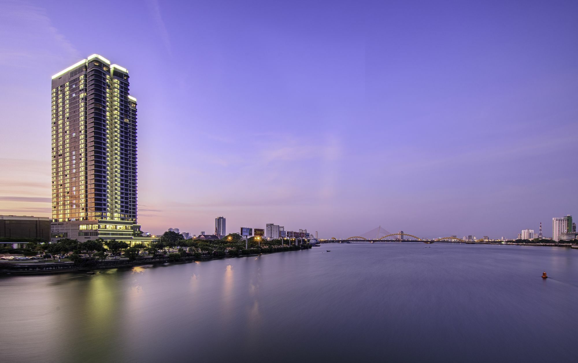 Melia Vinpearl Riverfront होटल Da Nang